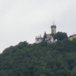 Meteorologická stanice s rozhlednou na vrcholu